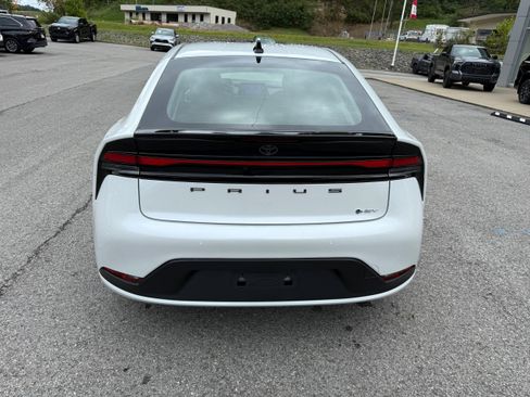 New 2026 Toyota Prius LE image 8