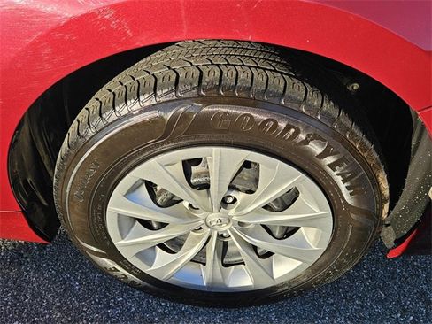 Used 2017 Toyota Camry LE image 16