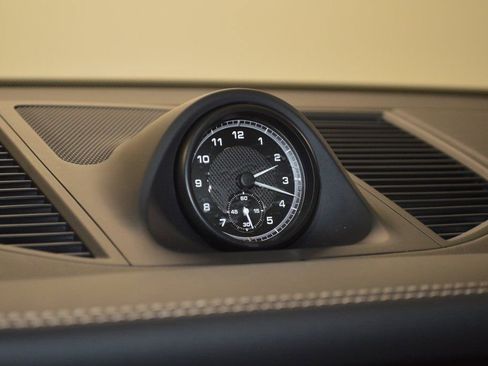 Certified 2025 Porsche Macan image 25