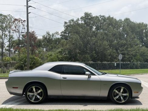 Used 2014 Dodge Challenger SXT RWD image 6