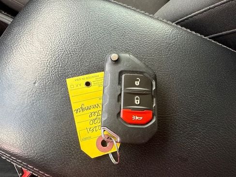 Used 2020 Jeep Wrangler Unlimited Sahara AWD/4WD image 27