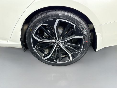 Used 2023 Nissan Altima 2.5 SR FWD image 37