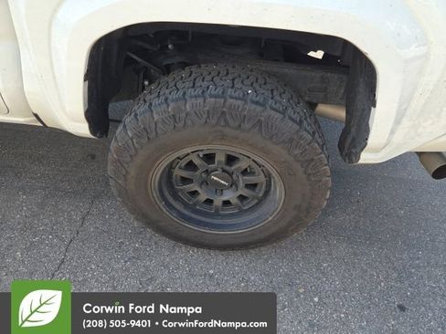 Used 2025 Toyota Tacoma SR5 AWD/4WD image 20