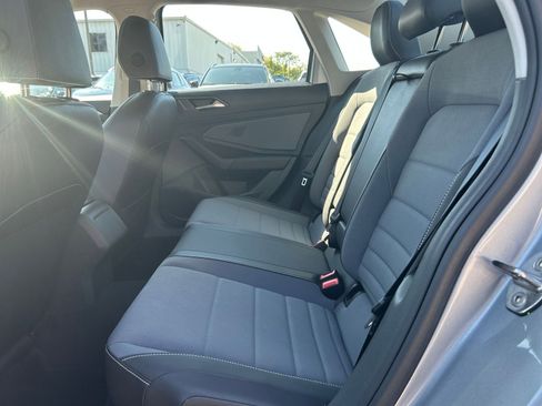 Used 2025 Volkswagen Jetta SE FWD image 21