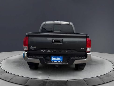 Used 2017 Toyota Tacoma SR5 w/ Tow Package AWD/4WD image 4