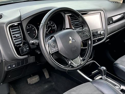Used 2020 Mitsubishi Outlander SE image 17