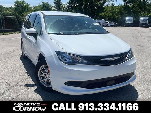 Used 2022 Chrysler Voyager LX FWD image 1