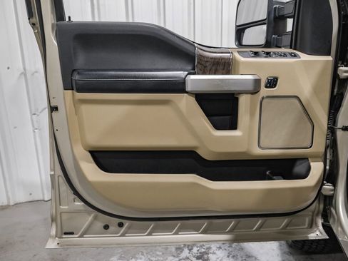 Used 2017 Ford F250 Lariat w/ Chrome Package image 43