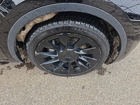 Used 2021 Tesla Model Y Long Range image 8