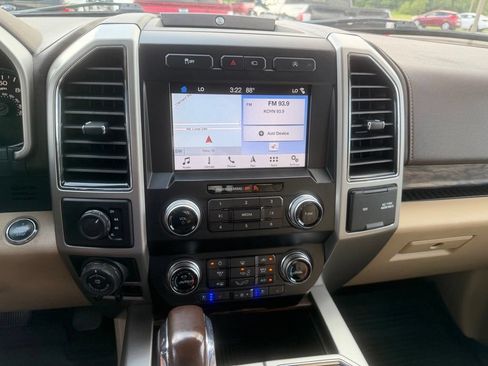 Used 2019 Ford F150 Lariat w/ Equipment Group 502A Luxury AWD/4WD image 25