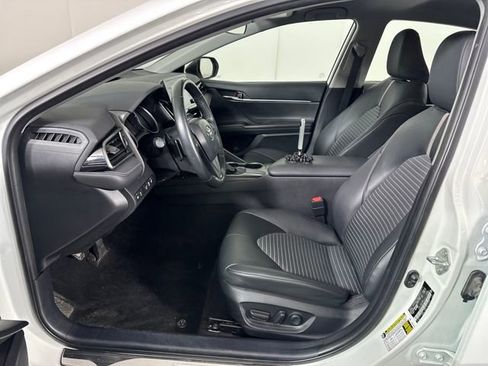 Used 2023 Toyota Camry SE image 11