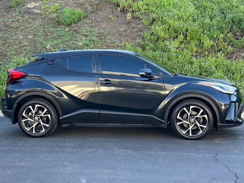 Used 2020 Toyota C-HR XLE image 3