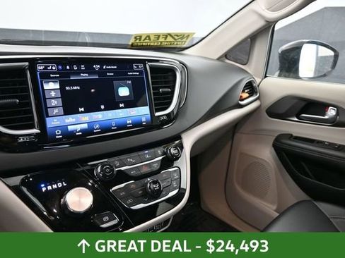Used 2024 Chrysler Pacifica Touring-L FWD image 23
