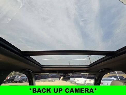 Used 2021 GMC Yukon SLT w/ SLT Premium Package image 16