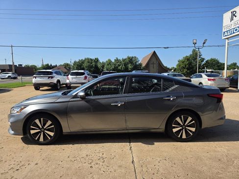 Used 2021 Nissan Altima 2.5 SV FWD image 4