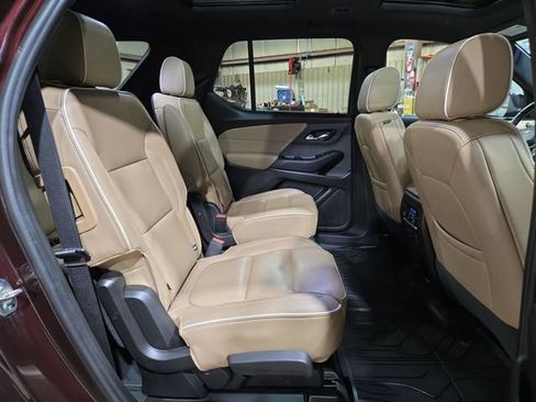 Used 2023 Chevrolet Traverse Premier image 37