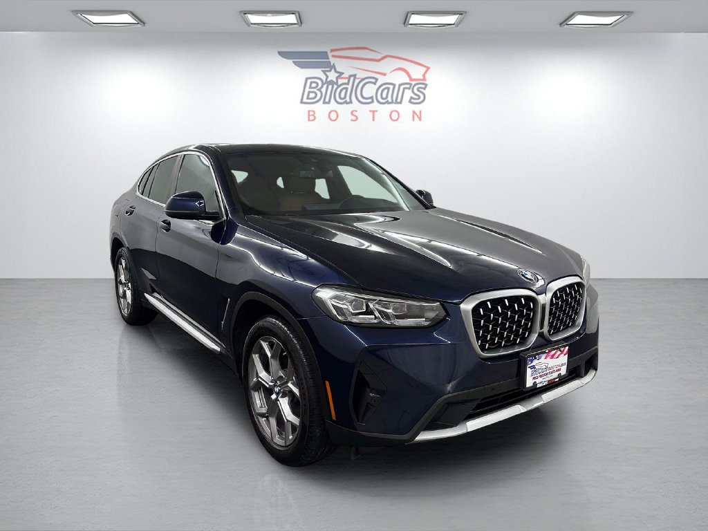 Used 2023 BMW X4 xDrive30i AWD/4WD image 3