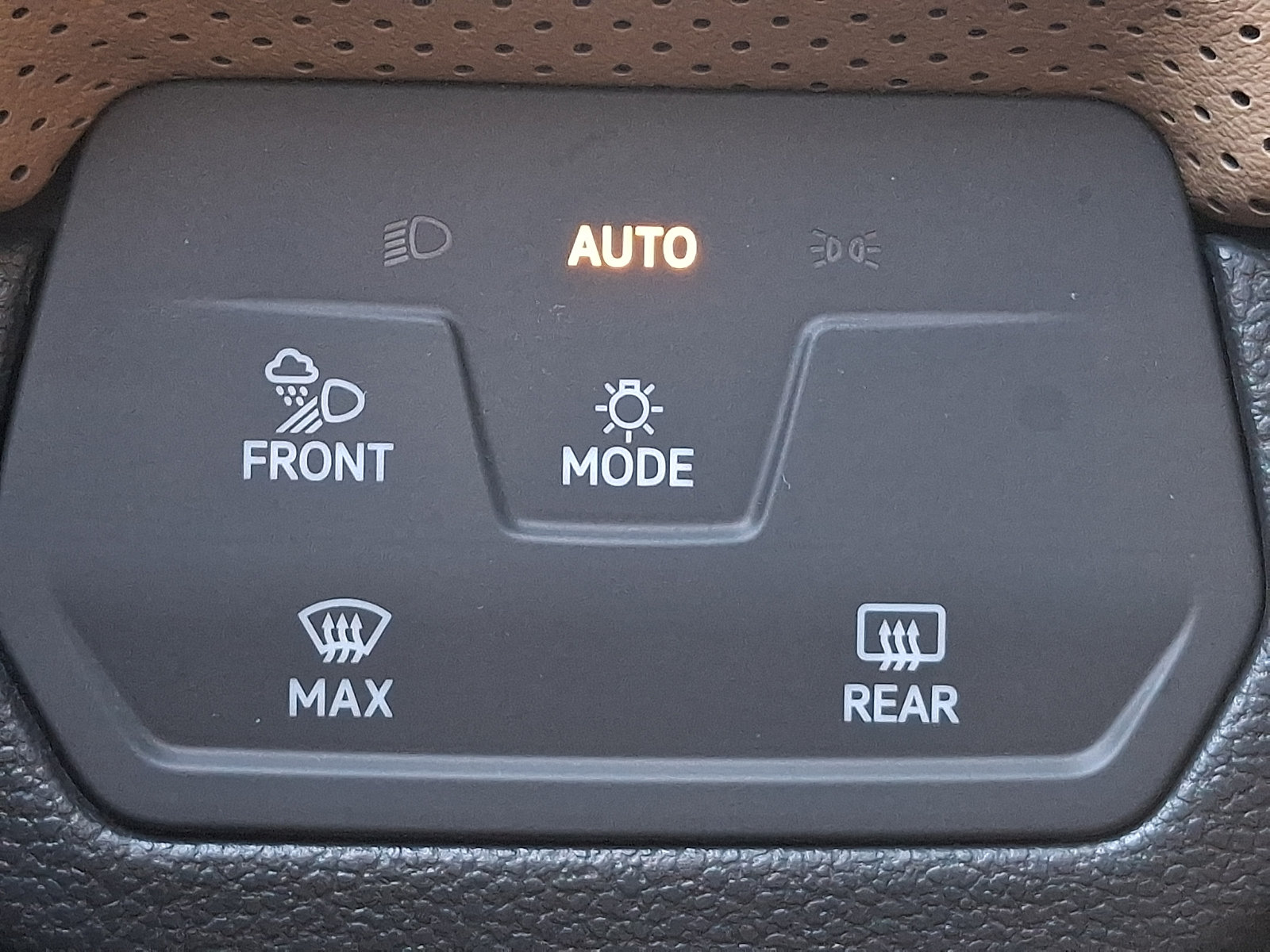 Used 2024 Volkswagen Atlas Cross Sport SEL R-Line AWD/4WD image 25