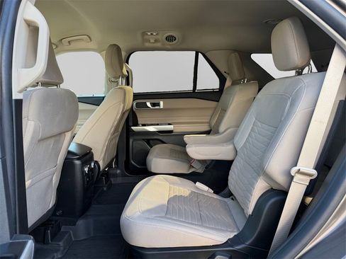 Certified 2021 Ford Explorer XLT image 13