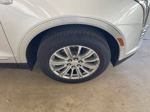 Used 2017 Cadillac XT5 Luxury w/ Driver Awareness Package FWD image 12