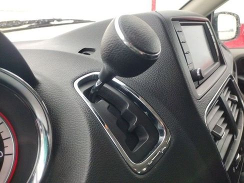 Used 2019 Dodge Grand Caravan SE w/ UConnect Hands-Free Group image 25