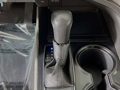 Used 2018 Toyota Camry SE image 23