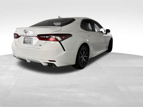 Used 2022 Toyota Camry SE image 7