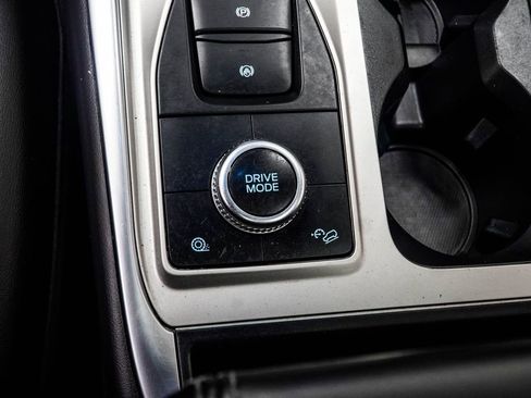 Used 2022 Ford Explorer XLT w/ Equipment Group 202A AWD/4WD image 17