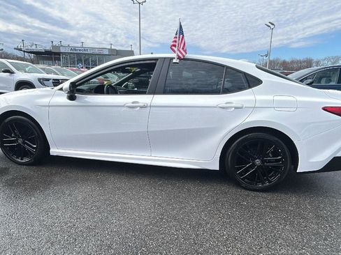 Used 2025 Toyota Camry SE w/ Convenience Package image 4