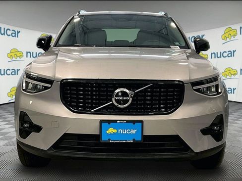 Used 2025 Volvo XC40 B5 Plus image 2