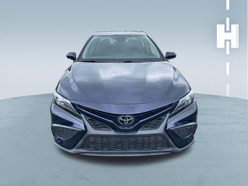 Used 2022 Toyota Camry SE w/ Convenience Package FWD image 3