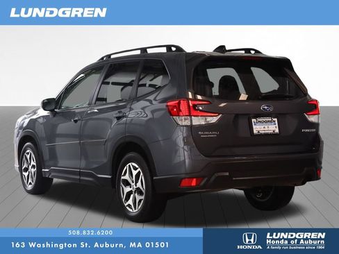 Used 2024 Subaru Forester Premium AWD/4WD image 3