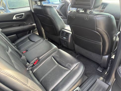 Used 2015 Nissan Pathfinder Platinum w/ Family Entertainment Package AWD/4WD image 9