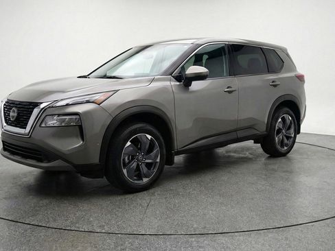 Used 2025 Nissan Rogue SV FWD image 3