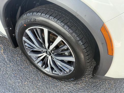 Used 2023 INFINITI QX60 Sensory w/ Vision Package AWD/4WD image 10