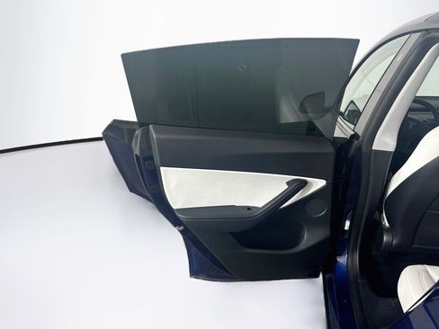 Used 2021 Tesla Model Y Long Range AWD/4WD image 26