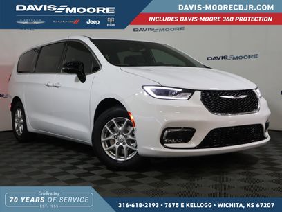 New 2026 Chrysler Pacifica Select