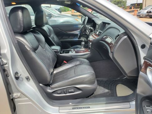 Used 2017 INFINITI Q70 3.7 w/ Sport Package RWD image 23