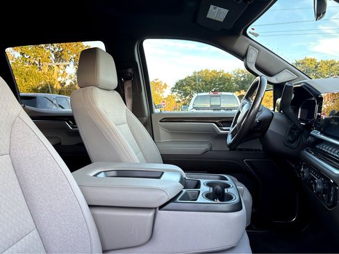 Used 2022 Chevrolet Silverado 1500 LT w/ Protection Package image 10