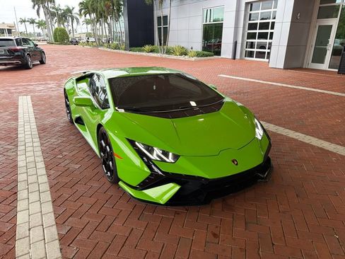 Used 2023 Lamborghini Huracan Tecnica RWD image 5