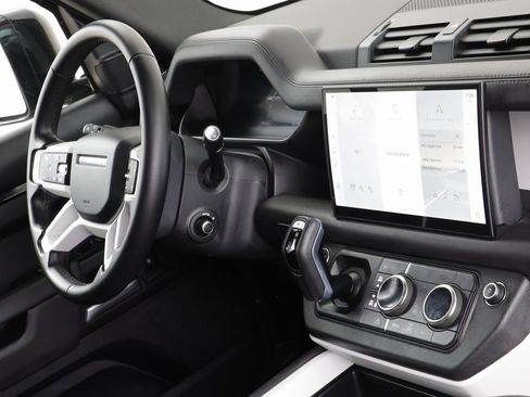 Used 2025 Land Rover Defender 110 S image 21