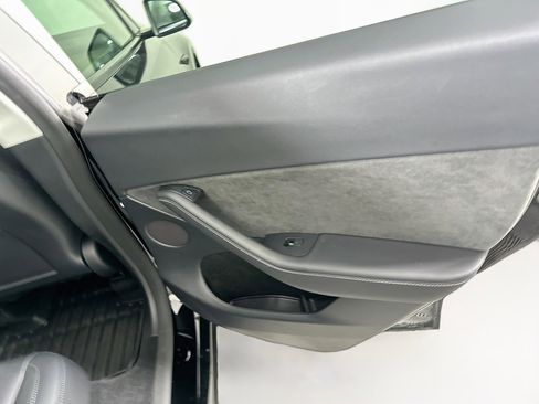 Used 2023 Tesla Model Y Long Range AWD/4WD image 30