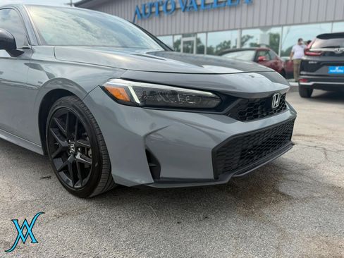Used 2025 Honda Civic Sport image 10