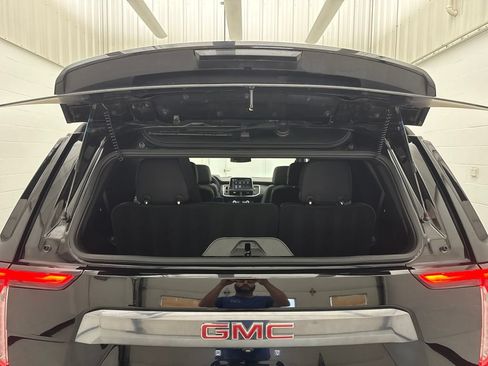 Used 2024 GMC Yukon AT4 w/ Technology Package AWD/4WD image 6