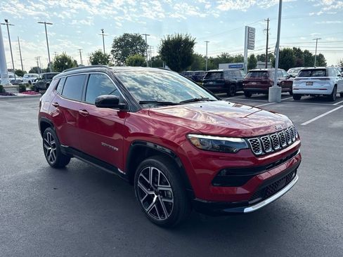 Used 2025 Jeep Compass Limited w/ Elite Group AWD/4WD image 7