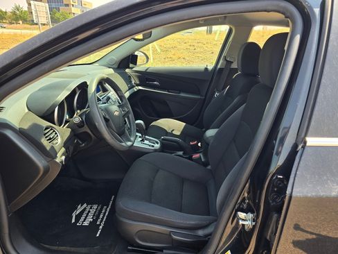 Used 2016 Chevrolet Cruze LT FWD image 12