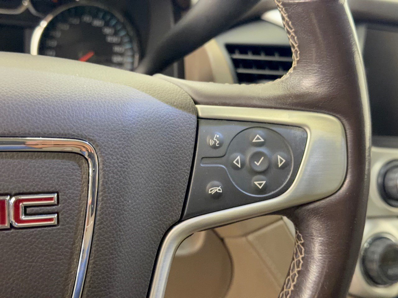 Used 2018 GMC Yukon SLT w/ Open Road Package RWD image 19
