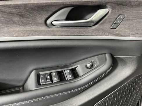 Used 2023 Jeep Grand Cherokee L Limited w/ Black Appearance Package image 16