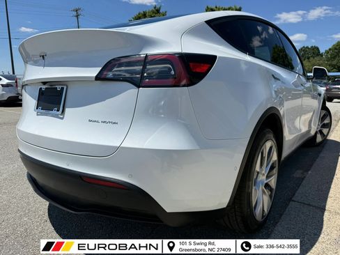 Used 2022 Tesla Model Y Long Range AWD/4WD image 5
