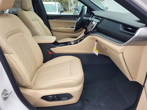 New 2026 Jeep Grand Cherokee Limited w/ Luxury Tech Group II image 16